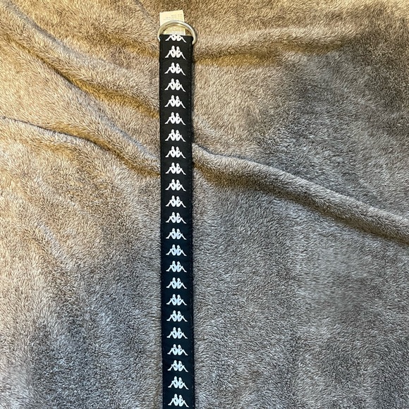 Kappa Elegance: Elevate Your Look with the Iconic Logo on this Stylish Belt! - Picture 2 of 3